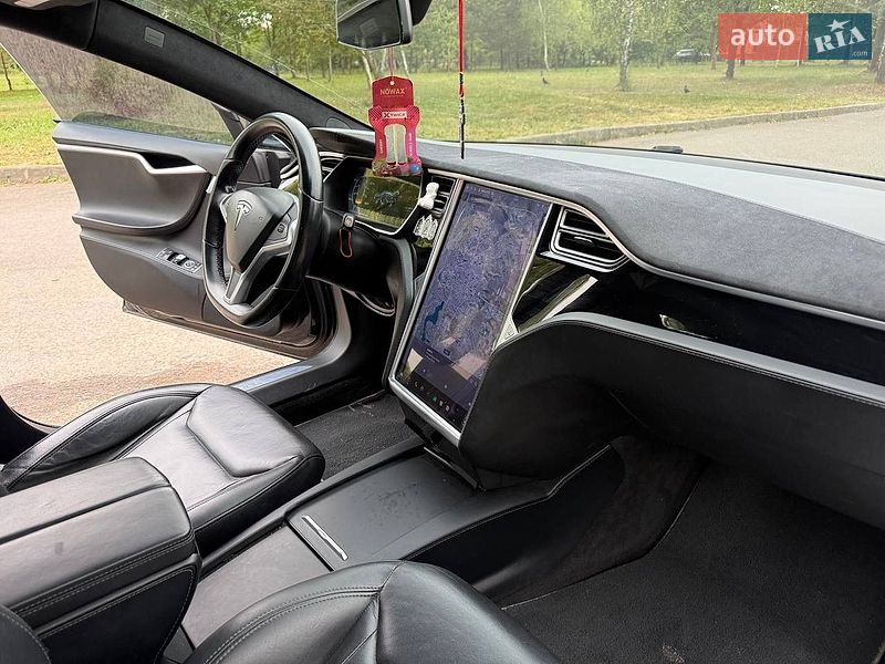 Ліфтбек Tesla Model S 2016 в Рівному