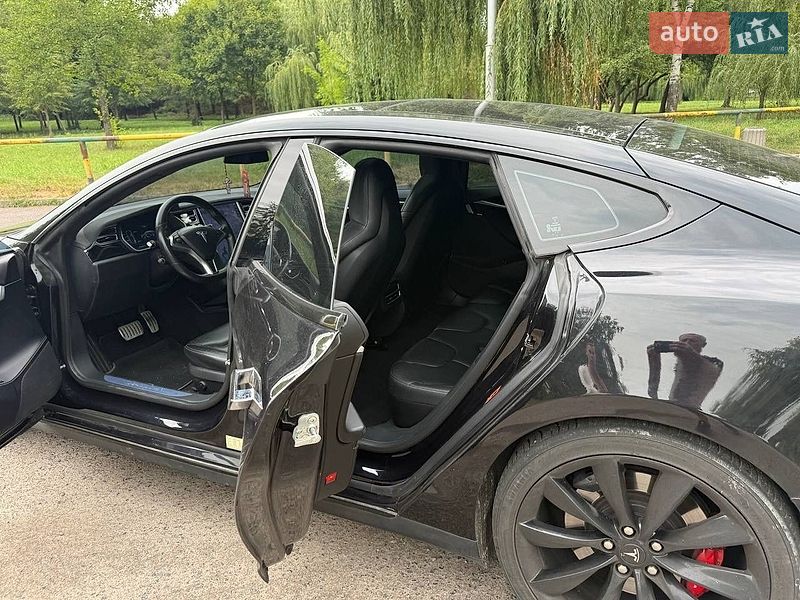 Ліфтбек Tesla Model S 2016 в Рівному