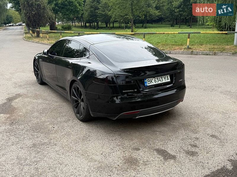 Ліфтбек Tesla Model S 2016 в Рівному