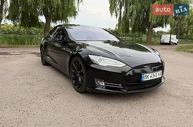 Ліфтбек Tesla Model S 2016 в Рівному