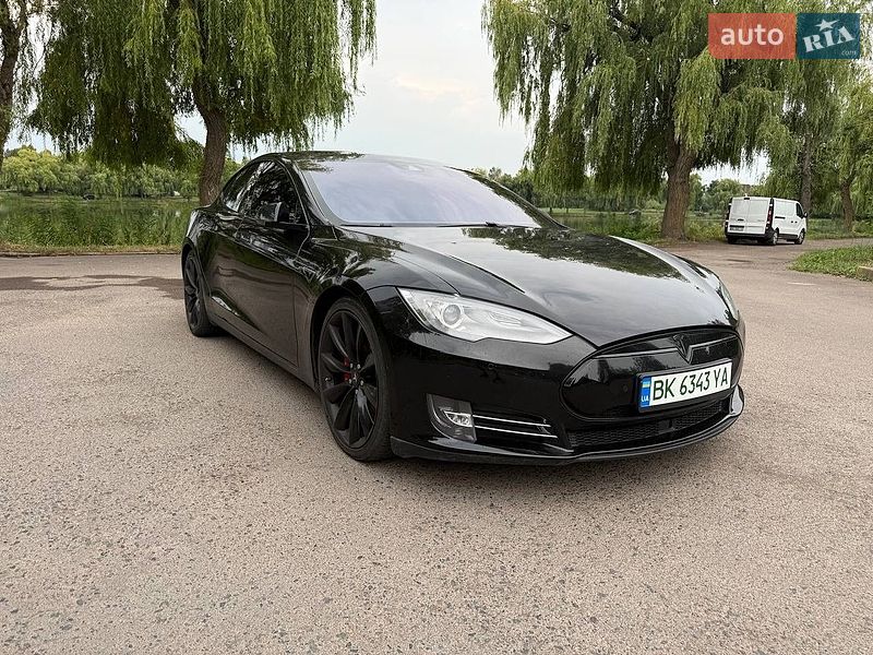 Ліфтбек Tesla Model S 2016 в Рівному