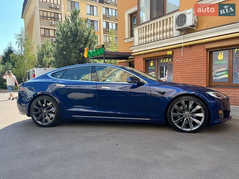 Лифтбек Tesla Model S 2017 в Одессе