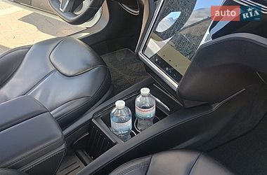 Лифтбек Tesla Model S 2015 в Виннице