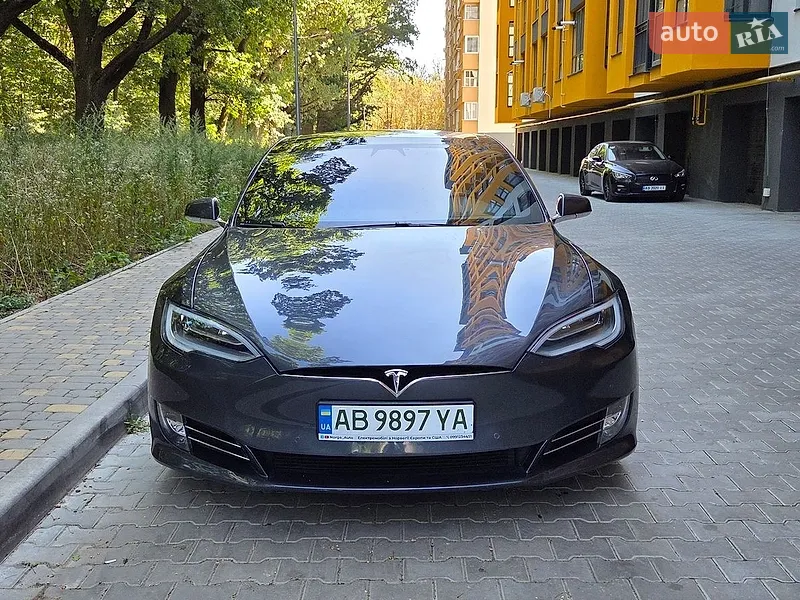 Tesla Model S 2018