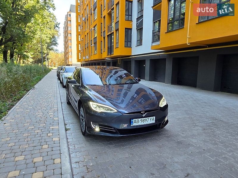 Лифтбек Tesla Model S 2018 в Виннице
