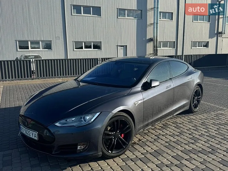 Tesla Model S 2015