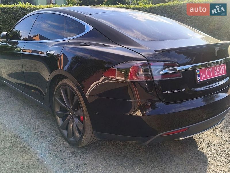 Ліфтбек Tesla Model S 2016 в Івано-Франківську
