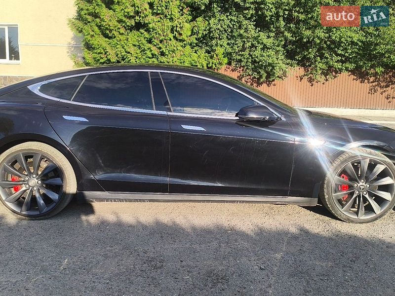 Ліфтбек Tesla Model S 2016 в Івано-Франківську