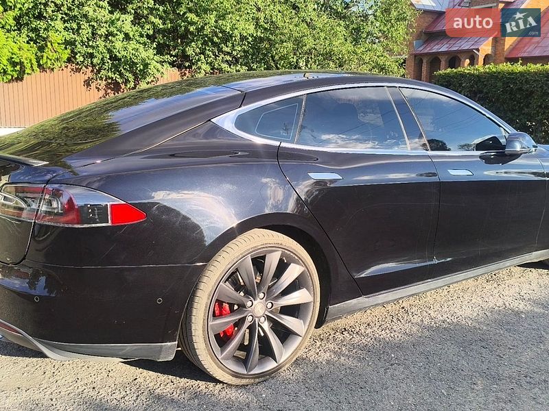 Ліфтбек Tesla Model S 2016 в Івано-Франківську