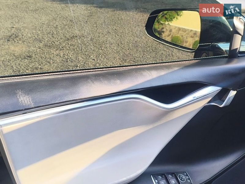 Ліфтбек Tesla Model S 2016 в Івано-Франківську