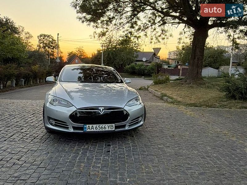 Tesla Model S 2013