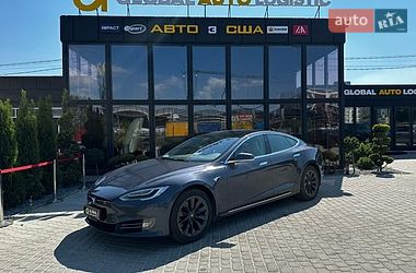 Лифтбек Tesla Model S 2018 в Львове