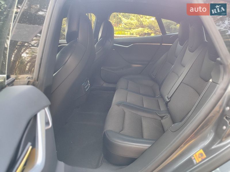 Лифтбек Tesla Model S 2018 в Киеве
