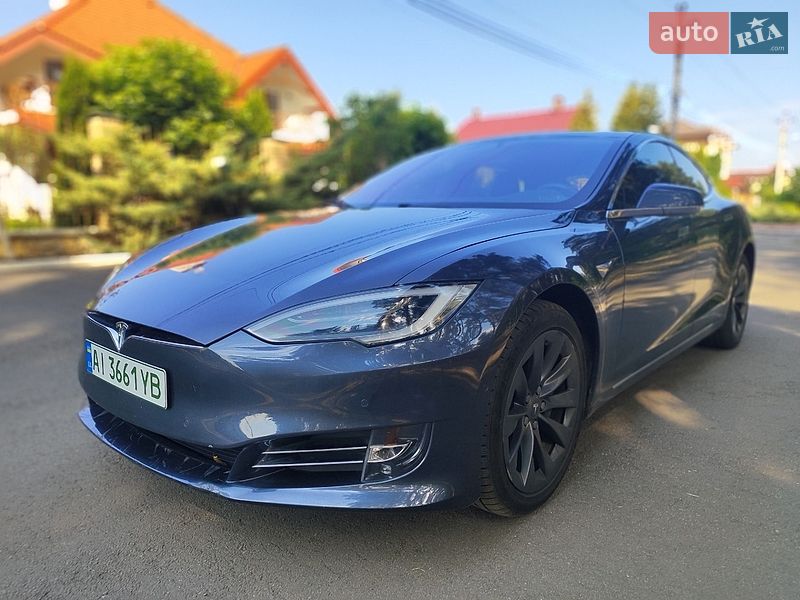 Лифтбек Tesla Model S 2018 в Киеве