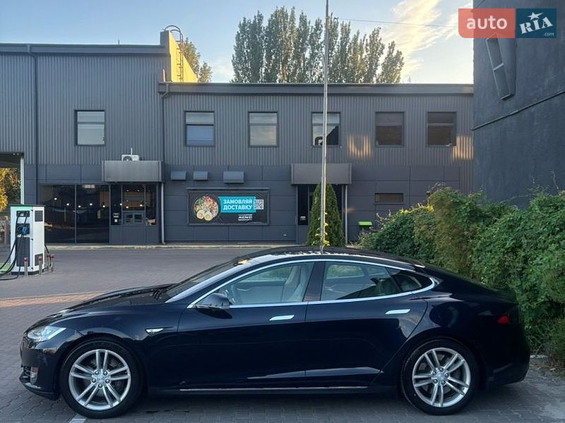 Лифтбек Tesla Model S 2013 в Киеве