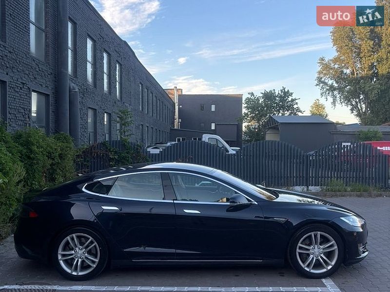 Лифтбек Tesla Model S 2013 в Киеве