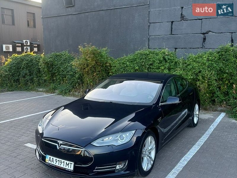 Лифтбек Tesla Model S 2013 в Киеве