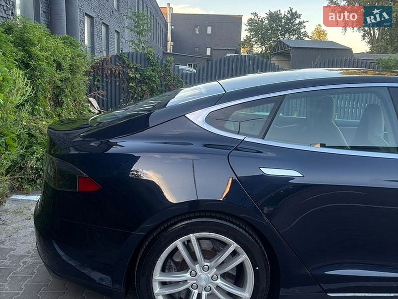 Лифтбек Tesla Model S 2013 в Киеве