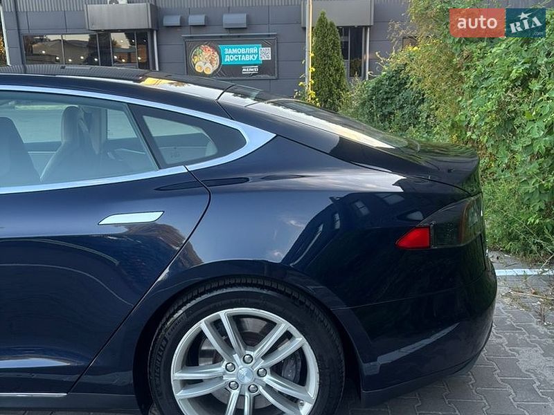 Лифтбек Tesla Model S 2013 в Киеве
