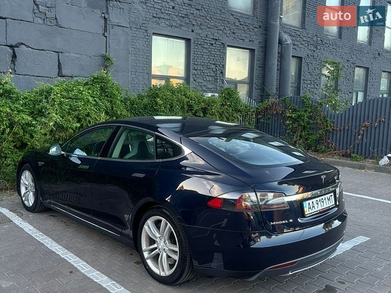 Лифтбек Tesla Model S 2013 в Киеве