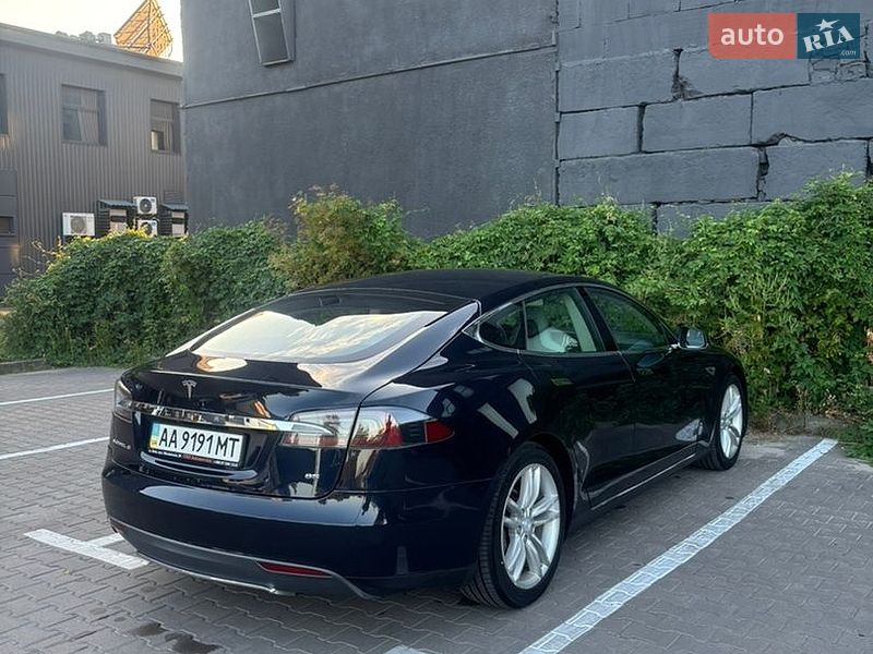 Лифтбек Tesla Model S 2013 в Киеве