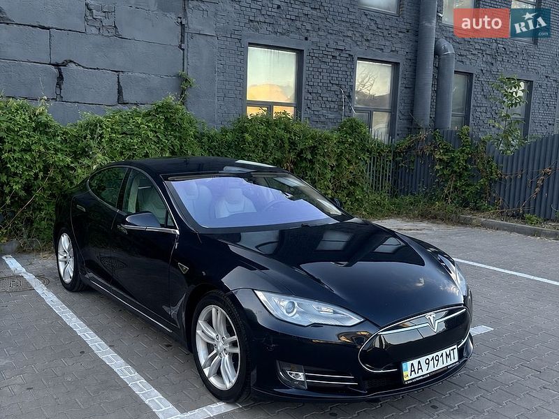 Лифтбек Tesla Model S 2013 в Киеве