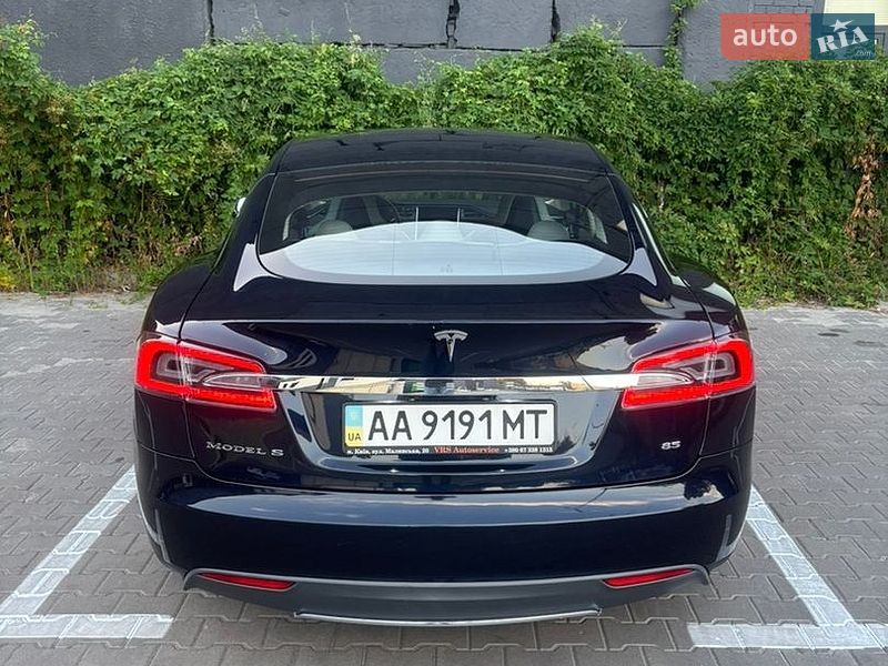 Лифтбек Tesla Model S 2013 в Киеве