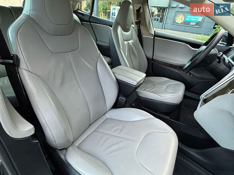 Лифтбек Tesla Model S 2013 в Киеве