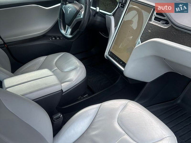 Лифтбек Tesla Model S 2013 в Киеве