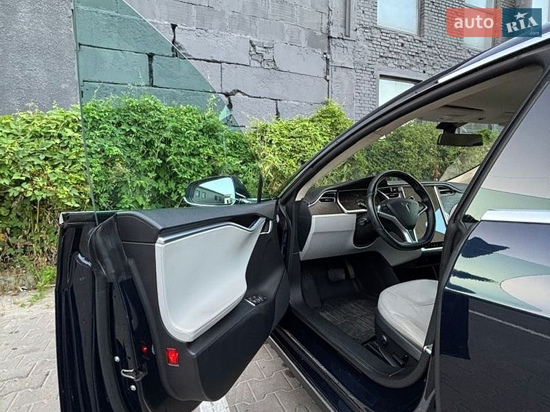 Лифтбек Tesla Model S 2013 в Киеве