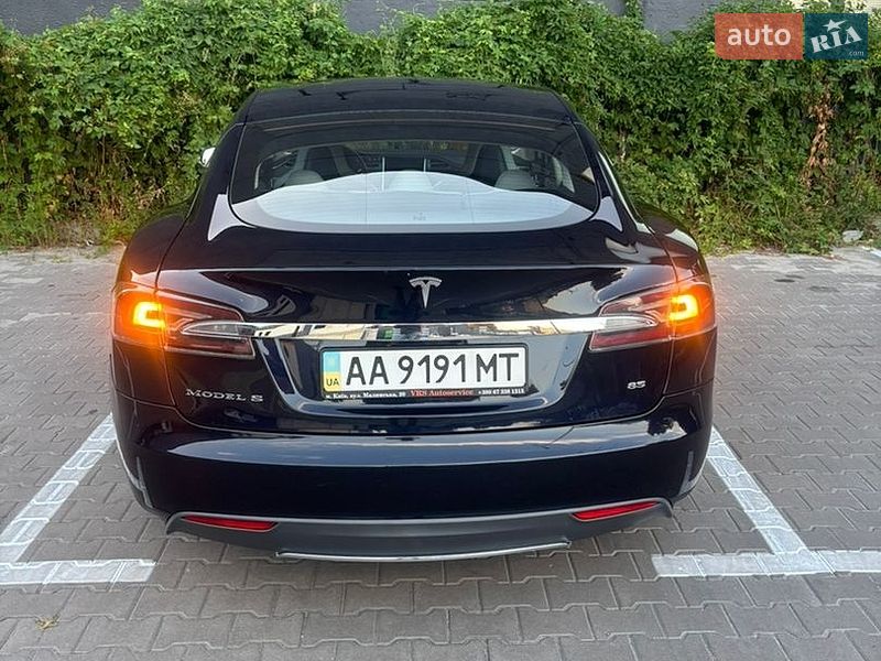 Лифтбек Tesla Model S 2013 в Киеве