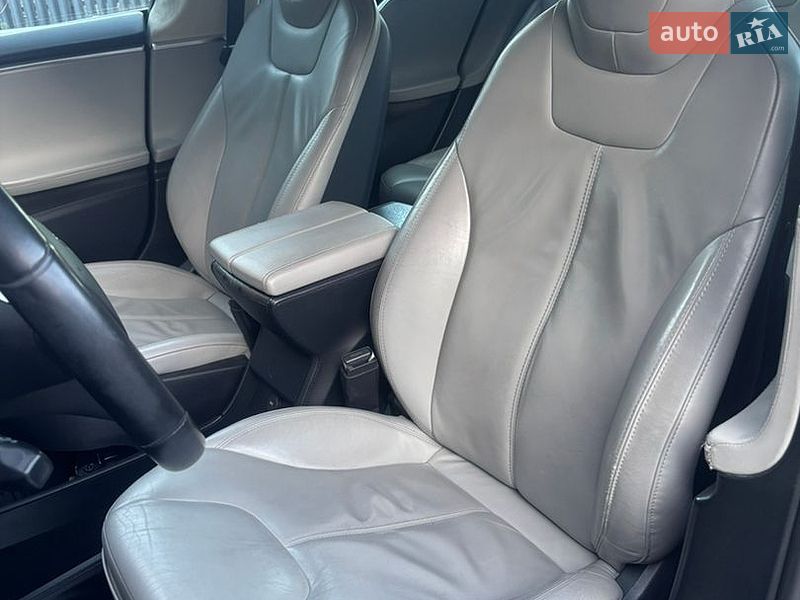 Лифтбек Tesla Model S 2013 в Киеве