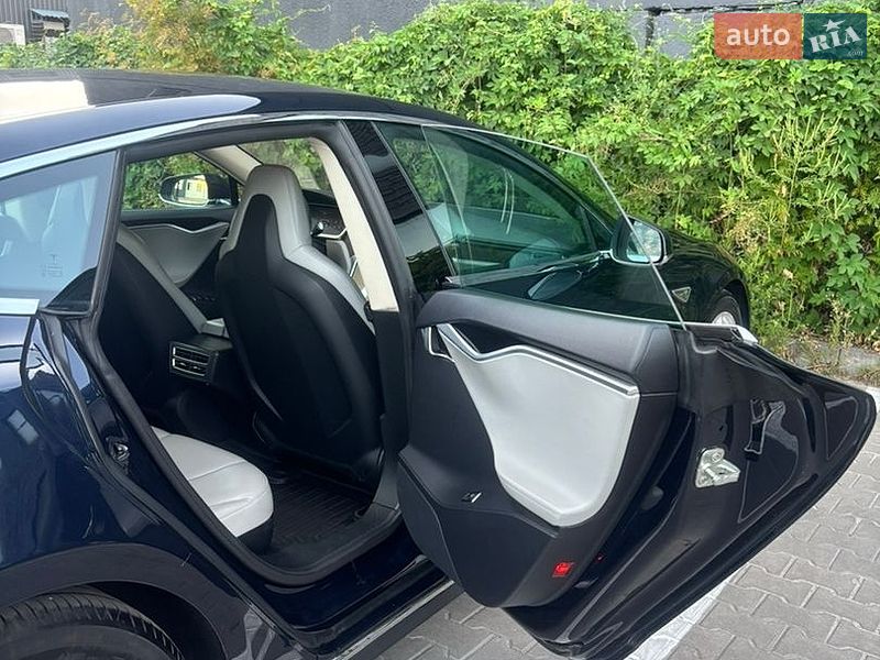 Лифтбек Tesla Model S 2013 в Киеве