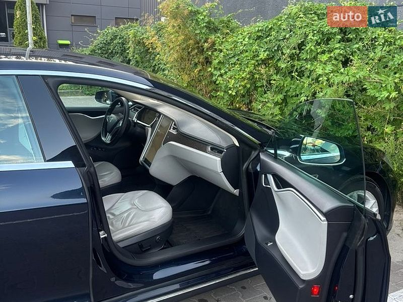 Лифтбек Tesla Model S 2013 в Киеве