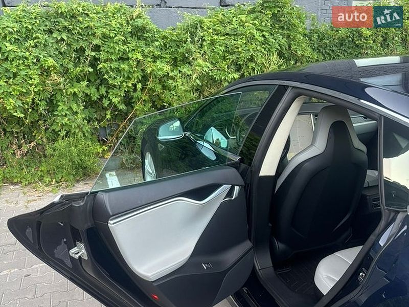 Лифтбек Tesla Model S 2013 в Киеве