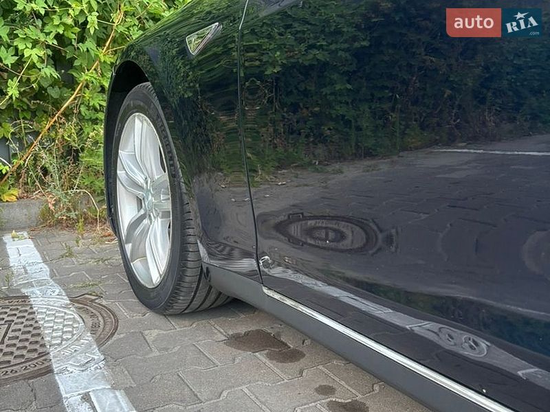 Лифтбек Tesla Model S 2013 в Киеве