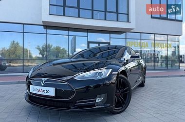 Ліфтбек Tesla Model S 2015 в Івано-Франківську