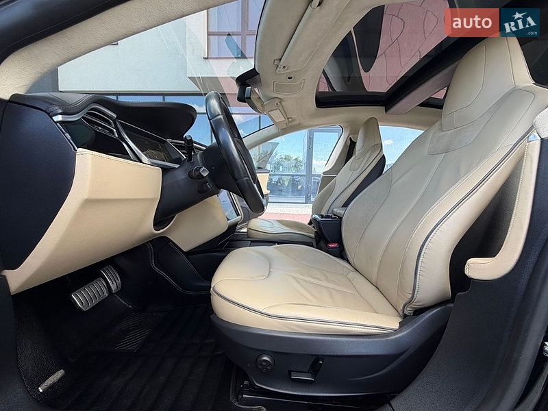 Ліфтбек Tesla Model S 2015 в Івано-Франківську