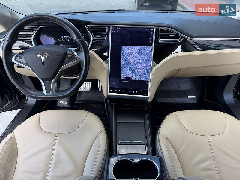 Ліфтбек Tesla Model S 2015 в Івано-Франківську