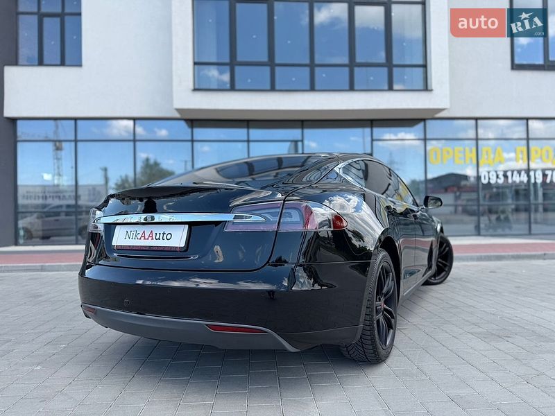 Ліфтбек Tesla Model S 2015 в Івано-Франківську