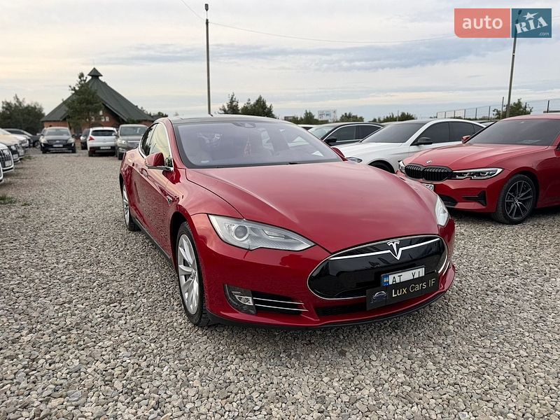Ліфтбек Tesla Model S 2016 в Івано-Франківську