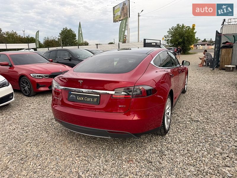 Ліфтбек Tesla Model S 2016 в Івано-Франківську