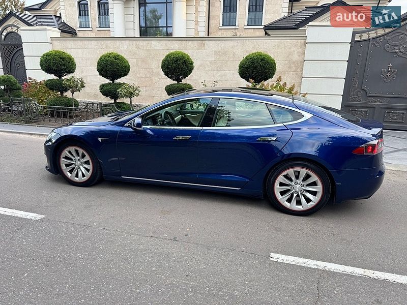Ліфтбек Tesla Model S 2017 в Одесі