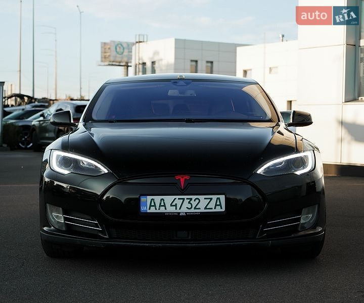 Ліфтбек Tesla Model S 2015 в Києві