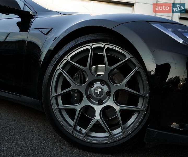 Ліфтбек Tesla Model S 2015 в Києві