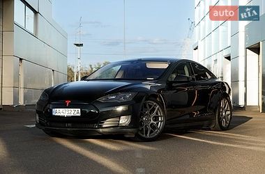 Ліфтбек Tesla Model S 2015 в Києві