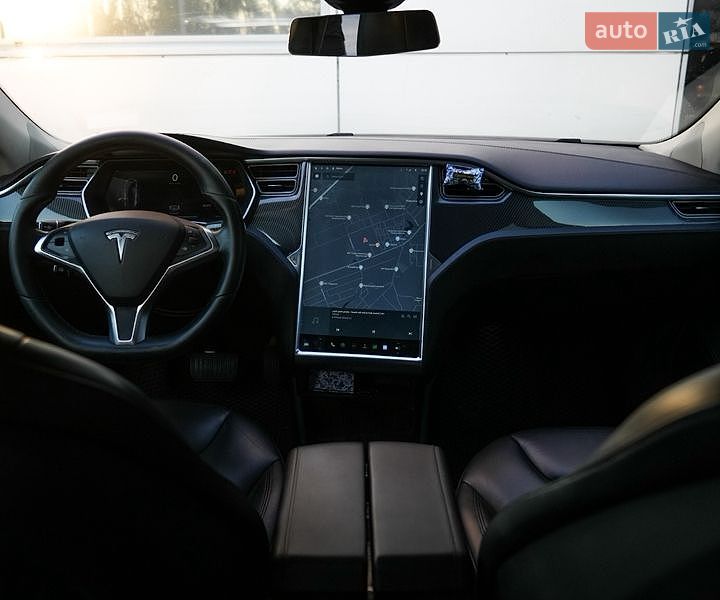 Ліфтбек Tesla Model S 2015 в Києві