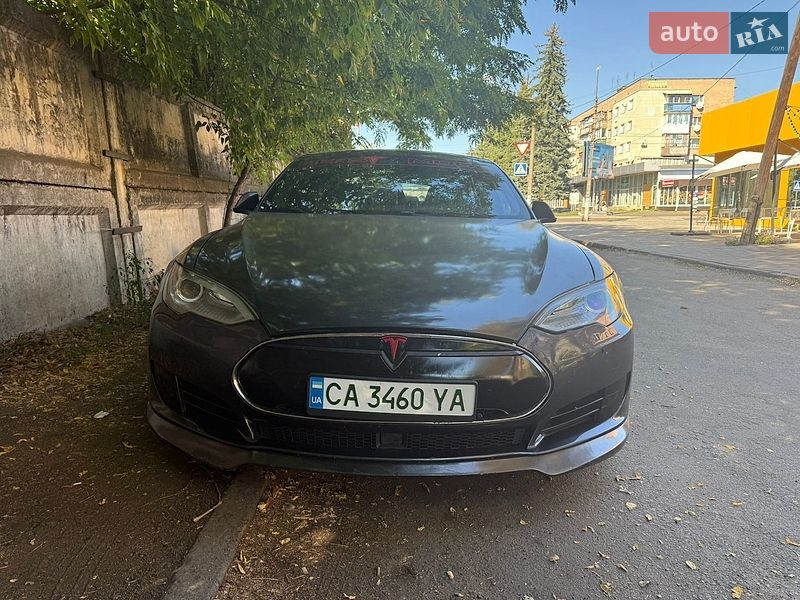 Ліфтбек Tesla Model S 2014 в Смілі