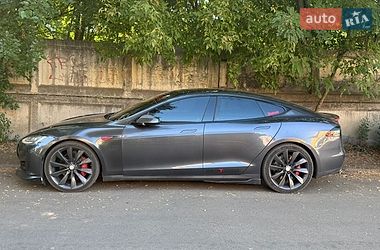 Ліфтбек Tesla Model S 2014 в Смілі