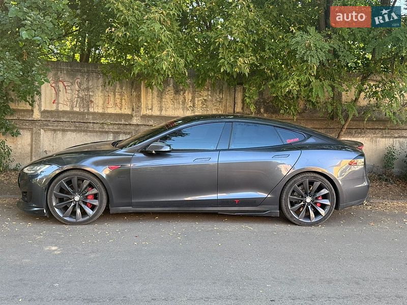 Ліфтбек Tesla Model S 2014 в Смілі